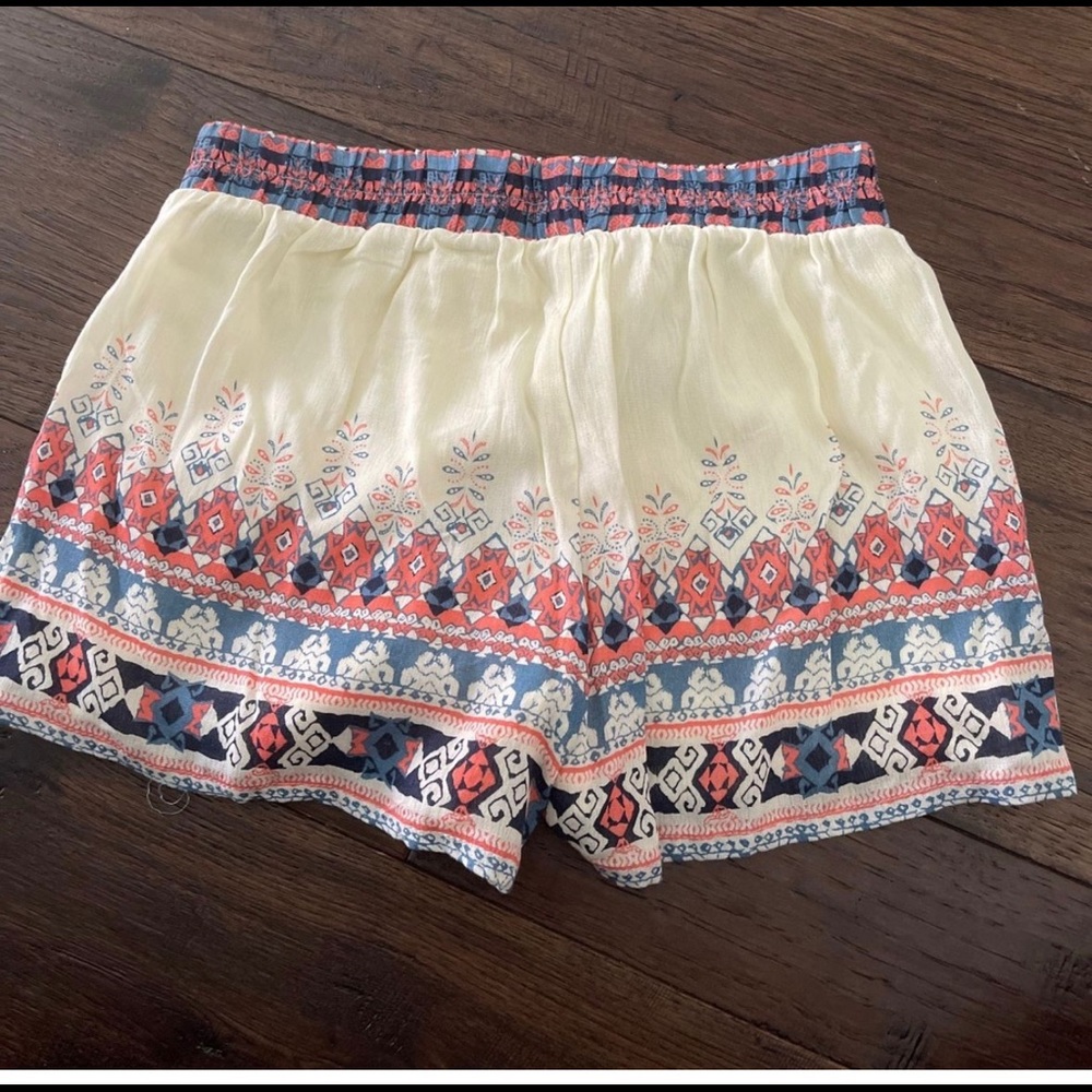 Francesca’s patterned shorts - Picture 2 of 3